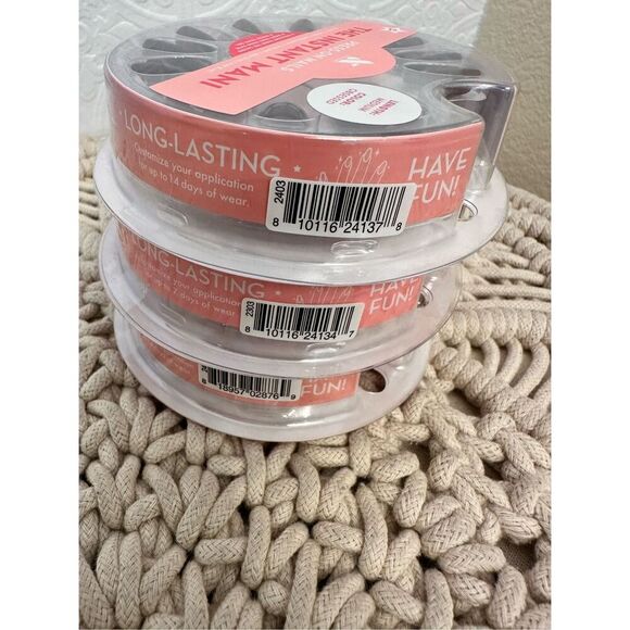 Olive & June The Instant Mani 3 Pack of Press on Nails New Medium Length - Picture 3 of 4